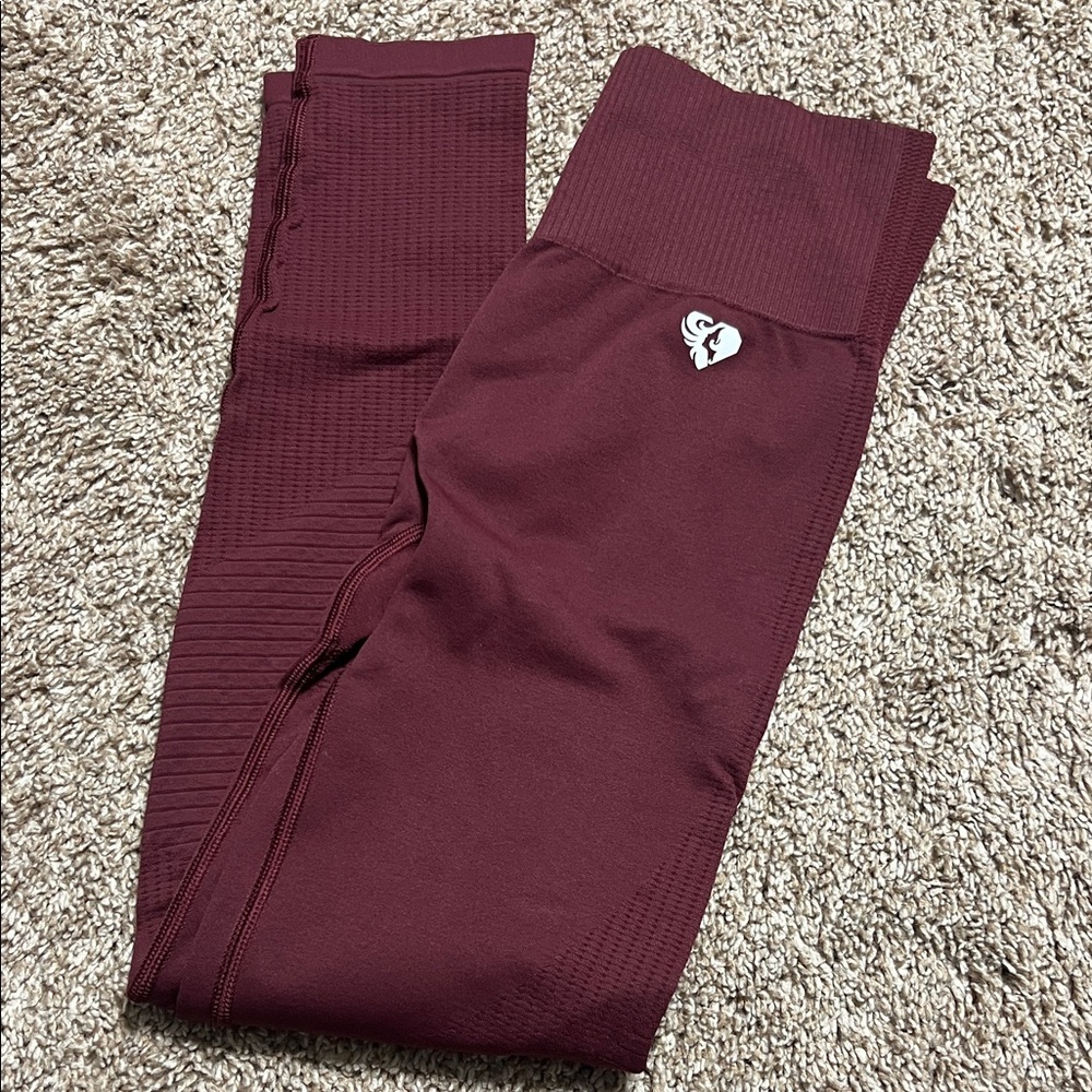 Women's best Maroon Leggings
